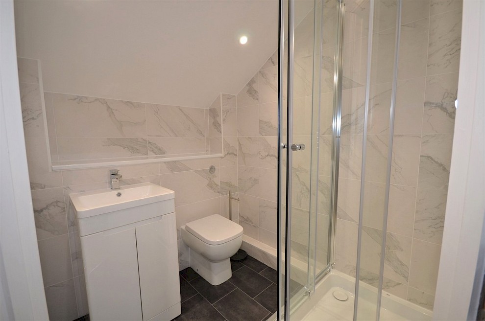 gallery image z-flat-6-rutland-court-bathroom-1.jpg