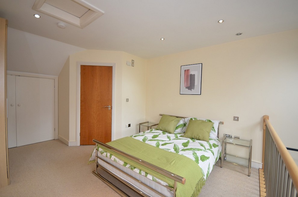 gallery image z-flat-6-rutland-court-bedroom.jpg