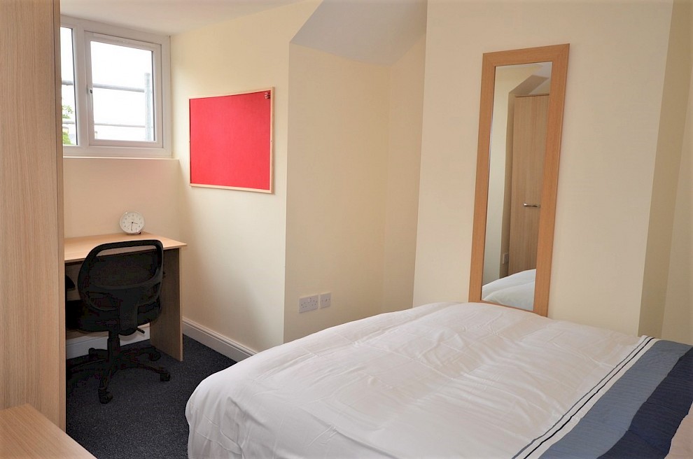 gallery image 14-hoole-road-sheffield-bedroom-4.jpg