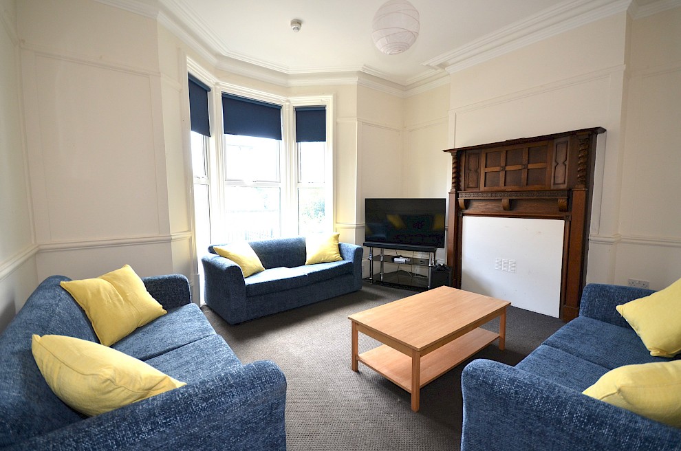 gallery image 46-westbourne-rd-living-room-b.jpg